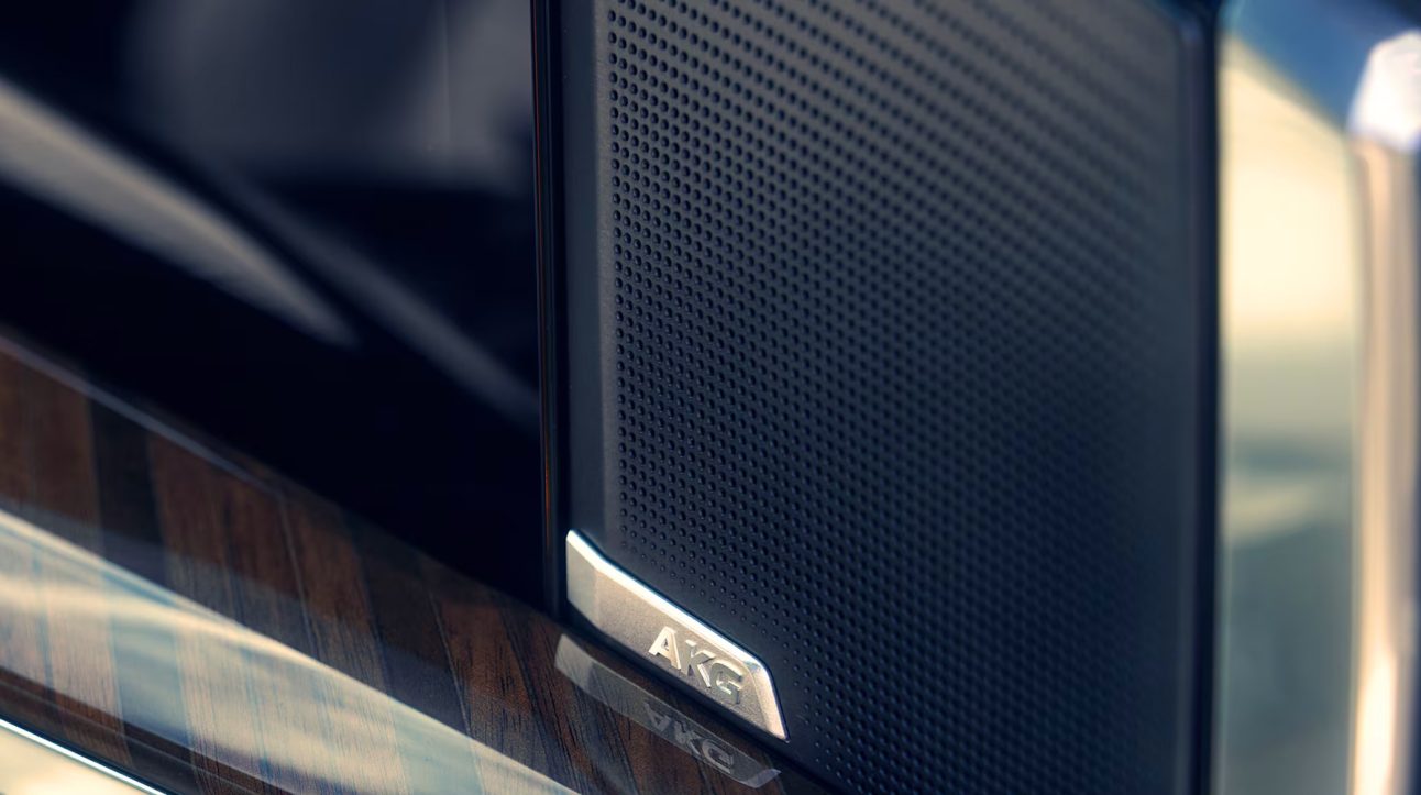 my25-escalade-gallery-interior-modal-akg-speakers my25-escalade-gallery-interior-modal-akg-speakers